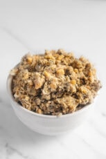一碗自制素食金枪鱼的照片