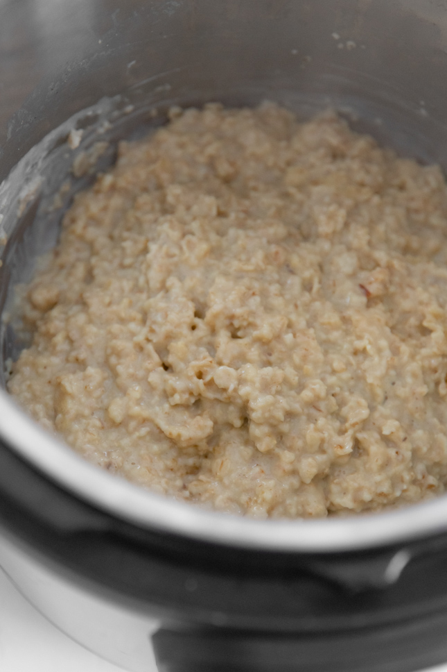 如何制作即时锅燕麦片的特写照片