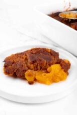 盘子上的一些素食桃子皮匠的照片