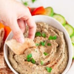 一碗巴巴·甘努斯（Baba Ganoush）的照片